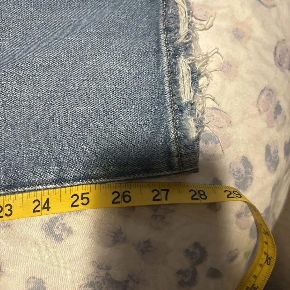 Good American Women’s Light Wash Distressed Jeans Size 15 Style GCC802T 1352